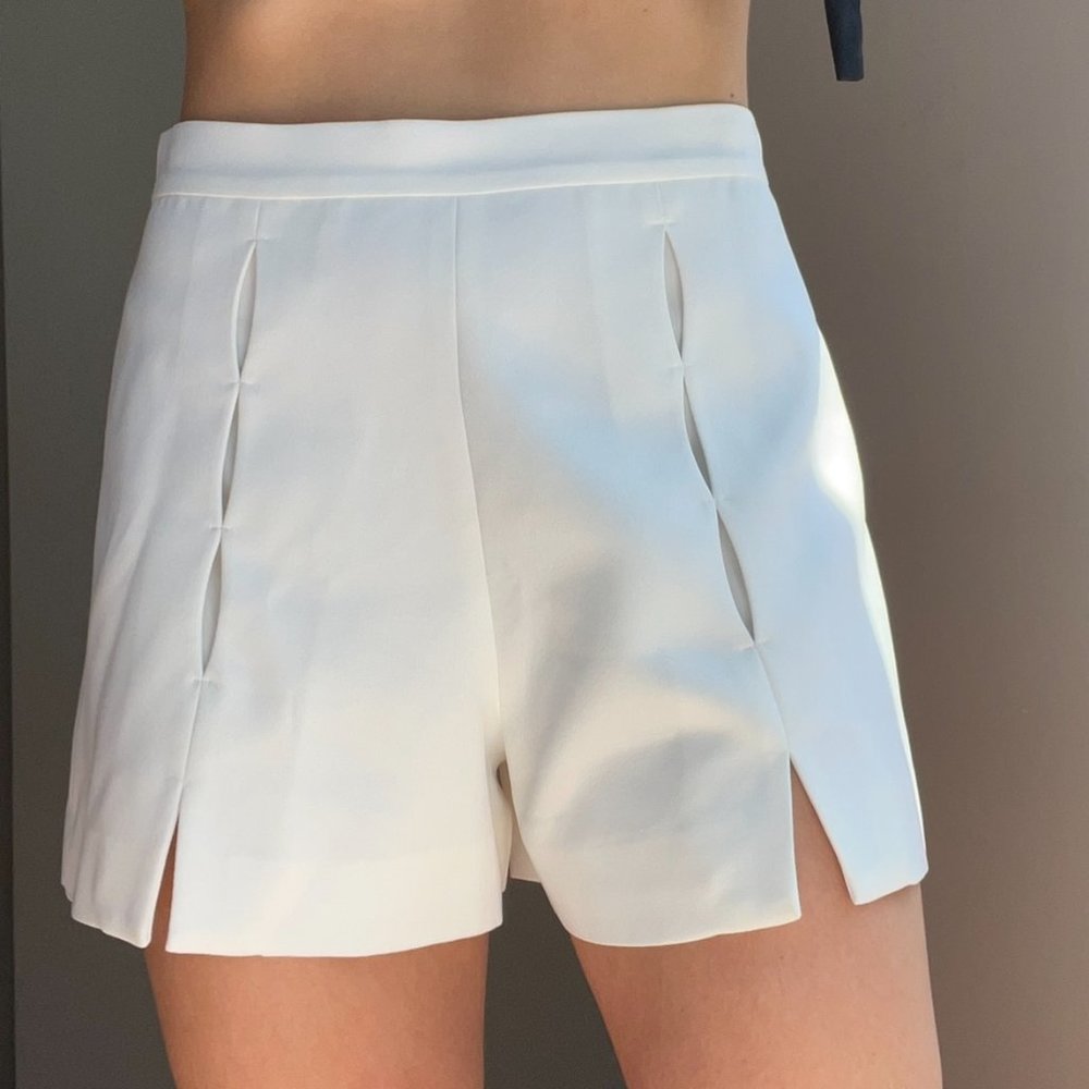 Alexis white, high waisted shorts size small